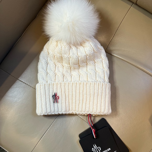 Moncler beanie with tags - Picture 4 of 5